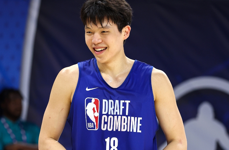 九游正版入口-媒体人称赞杨瀚森夏联首秀表现：长江后浪催前浪，这个开局太梦幻了