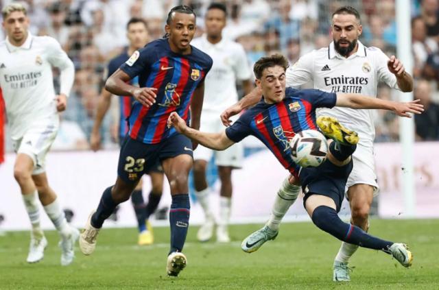 巴萨的问题是哈维？裁判？伤病？老将？双边锋或体能？